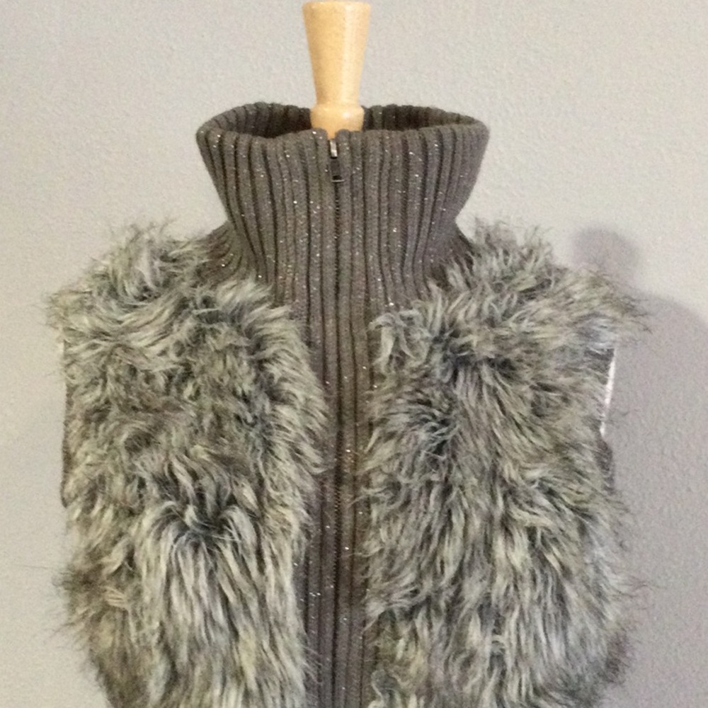 Justice Fuzzy Faux Fur Glitter Gray Full Front Zip Collared Vest 16 (Juniors) - Picture 2 of 16